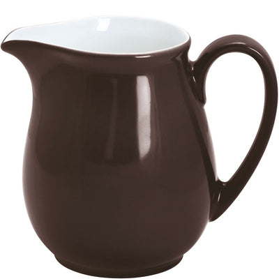 Ein eleganter Krug aus Keramik mit einer dunklen, glänzenden Oberfläche und einem hellblauen Innenteil. Der Krug hat eine geschwungene Form und einen stabilen, ergonomischen Griff. Er eignet sich ideal für das Servieren von Getränken oder Saucen und verleiht jedem Tisch eine stilvolle Note.