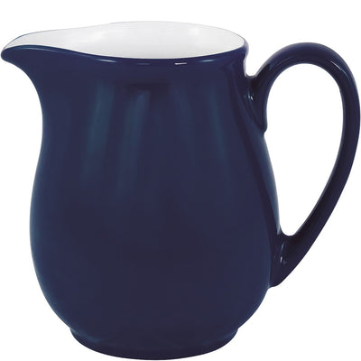 Ein spitz zulaufender, blauer Kännchen aus Keramik mit einem weißen Rand und einem ergonomischen Henkel. Die Oberfläche ist glänzend und zeigt eine einheitliche, tiefe Blautönung. Das Kännchen eignet sich ideal zum Servieren von Flüssigkeiten wie Milch oder Sahne.