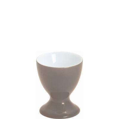 Eine schlichte, graue Eierschale mit einem breiten Fuß. Die Innenseite der Schale ist weiß. Sie steht auf einem stabilen Boden und hat eine glatte, glänzende Oberfläche. Die Form ist rund und konisch nach oben zulaufend, ideal zum Servieren von weich gekochten Eiern.