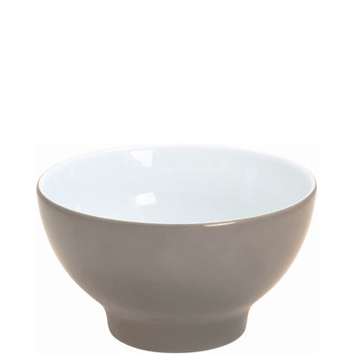 Eine runde, moderne Schüssel aus Keramik, die außen in einem matten Grauton gehalten ist, während die Innenseite in einem glänzenden, weißen Farbton erscheint. Die Schüssel hat eine glatte Oberfläche und einen leicht nach innen gewölbten Rand. Sie steht auf einer breiten, stabilen Basis und ist ideal für Servieren oder Anrichten von Speisen geeignet.