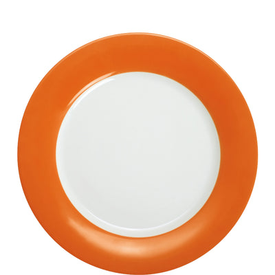 Ein runder Teller mit einem weißen Innenbereich und einem leuchtend orangefarbenen Rand. Der Teller hat eine glatte Oberfläche und ist gleichmäßig geformt. Er eignet sich für servierte Speisen und hat eine moderne, ansprechende Ästhetik.