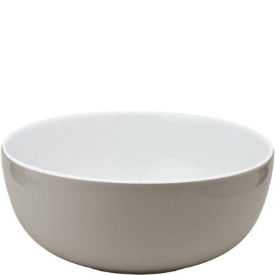Eine große, runde Schüssel mit mattem, grauem Außenrand und glattem, weißem Innenbereich. Die Schüssel hat eine schlichte, moderne Form und ist aus Keramik gefertigt. Sie steht auf einem neutralen, hellen Hintergrund, was ihre Farbgebung betont. Ideal für Salate oder als Servierschüssel.