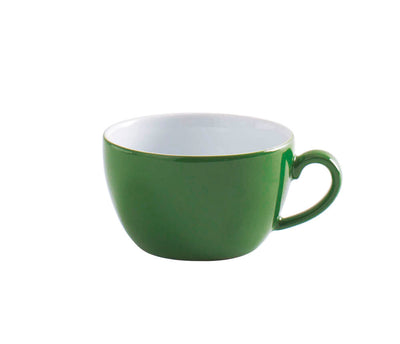 Einzelne grüne Kaffeetasse aus Keramik mit schmalem Henkel. Die Tasse hat eine glatte, glänzende Oberfläche und eine runde Form. Innen ist sie weiß. Die Größe der Tasse ist ideal für Kaffee oder Tee. Das Design ist schlicht und modern.
