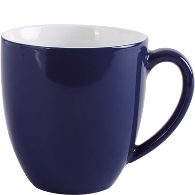 Blau gemusterte Kaffeetasse mit rundem, breitem Rand und einem stabilen Henkel. Die Innenseite der Tasse ist weiß, während die Außenseite in einem tiefen Blauton gehalten ist. Die Tasse hat eine leicht bauchige Form, die an der Basis schmaler wird. Ideal für heisse Getränke wie Kaffee oder Tee.