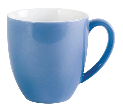Eine blaue Keramiktasse mit einem glänzenden Finish und einem weißen Innenraum. Die Tasse hat eine runde Form und einen stabilen Griff auf der rechten Seite. Sie steht auf einer flachen Oberfläche und wirkt modern und einfach, ideal für Kaffee oder Tee.