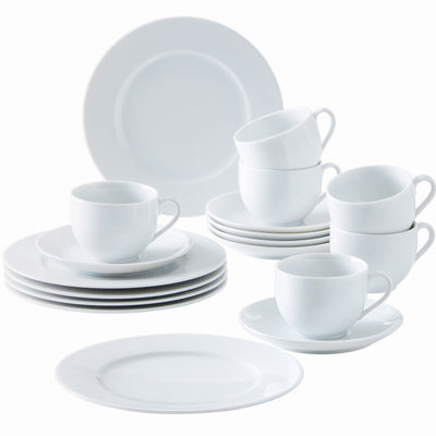 Eine weiße Geschirrkollektion besteht aus mehreren Tellern, Schalen und Kaffeetassen. In der Mitte sind stapelbare Tassen sichtbar, umgeben von flachen und tiefen Tellern, die elegantes und schlichtes Design zeigen. Das Geschirr ist auf einem hellen Hintergrund angeordnet und vermittelt einen sauberen, klassischen Eindruck.
