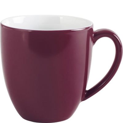 Eine bordeauxfarbene Tasse mit einer glatten, glänzenden Oberfläche und einem weißen Innenraum. Die Tasse hat eine runde Form und einen bequemen Henkel, der an der Seite sitzt. Sie steht auf einer weißen Fläche und hat keine weiteren Dekorationen oder Inhalte.