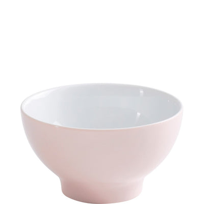 Eine zarte, rosa Schüssel mit einer glatten Oberfläche. Die Innenseite ist weiß und glänzend, während die Außenseite in einem hellen Rosaton gestaltet ist. Die Schüssel hat eine breite, runde Form und einen stabilen, leicht erhöhten Fuß, der für guten Stand sorgt. Ideal für Desserts, Snacks oder Salate geeignet.