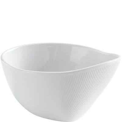 Weiße, keramikartige Schüssel mit einer modernen, asymmetrischen Form. Die äußere Oberfläche ist leicht strukturiert, während das Innere glatt und glänzend ist. Die Schüssel eignet sich ideal für Snacks, Desserts oder Vorspeisen und verleiht jedem Tisch eine elegante Note.