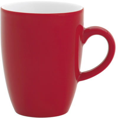 Eine rote Keramiktasse mit einem halbhohen, breiten Rand und einem stabilen Henkel. Die Innenseite der Tasse ist weiß, während die Außenseite in einem kräftigen Rotton gehalten ist. Die Tasse steht auf einer weißen Fläche und hat eine glatte Oberfläche. Sie ist ideal für warme Getränke wie Kaffee oder Tee geeignet.