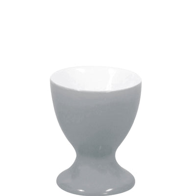 "Ein eleganter, grauer Eierbecher aus Keramik mit einer runden, schalenartigen Oberseite und einem schmalen, bauchigen Fuß. Der Eierbecher hat eine glänzende Oberfläche und ist schlicht im Design, ideal für den Frühstückstisch."