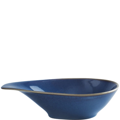 Blaues, elegantes Serviergeschirr in einer schalenartigen Form mit einer leicht geschwungenen Kante. Die Oberfläche ist glatt und glänzend, während der Rand eine dezente goldene Verzierung aufweist. Dieses Geschirr eignet sich ideal für das Servieren von Dips oder kleinen Snacks und präsentiert sich stilvoll auf dem Tisch.