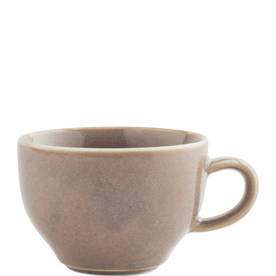 Eine schlichte, braune Keramiktasse mit einer leicht glänzenden Oberfläche. Die Tasse hat einen runden Körper und einen kleinen, stabilen Henkel. Sie steht auf einer weißen Unterlage und vermittelt einen minimalistischen, modernen Look.