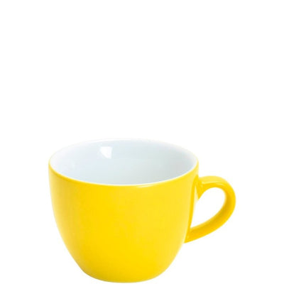 Eine leuchtend gelbe Kaffeetasse aus Keramik mit einem glatten, runden Design. Die Innenseite der Tasse ist weiß, während die Außenseite in einem kräftigen Gelb gehalten ist. Der Henkel ist ergonomisch geformt und bietet einen bequemen Griff. Die Tasse steht auf einer flachen Unterlage und ist aufrecht positioniert. Ideal für heiße Getränke oder als dekoratives Element.