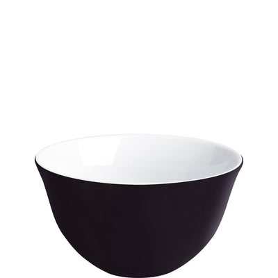 Ein schwarzes Schalengefäß mit einer weißen Innenseite. Die Schale hat eine glatte, moderne Form und ist gleichmäßig rund mit einem breiten, flachen Rand. Sie steht auf einer stabilen Basis und wirkt elegant und stilvoll, ideal für die Präsentation von Speisen oder als Deko-Objekt. Der Kontrast zwischen dem schwarzen Äußeren und dem weißen Inneren hebt die Schale hervor.