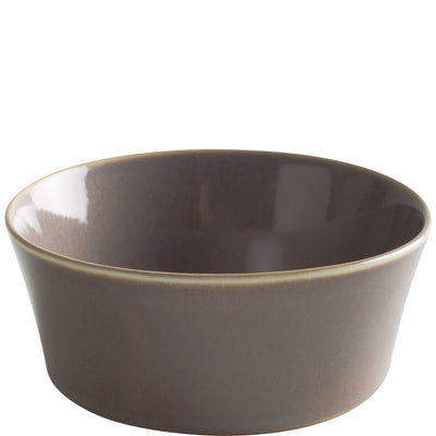 Eine runde, schlichte Schale aus glasiertem Keramikmaterial in einem dunklen Grauton. Die Schale hat eine sanfte, abgerundete Form und einen glänzenden Finish, das Licht reflektiert. Sie eignet sich gut für die Präsentation von Speisen oder als dekoratives Element. Der Rand der Schale ist leicht nach innen geschwungen, was ihr ein elegantes Aussehen verleiht.