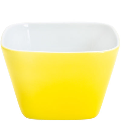Ein quadratisches, flaches Geschirr mit einer leuchtend gelben Außenseite und einem weißen Innenrand. Die Schüssel hat abgerundete Ecken und eine glatte Oberfläche, die ihr ein modernes Aussehen verleiht. Ideal für Snacks oder als dekoratives Element auf einem Tisch.