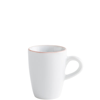 Ein schlichter, weißer Kaffeebecher aus Keramik mit einem feinen, rosafarbenen Rand. Der Becher hat eine gerade Form und einen stabilen Henkel. Er steht auf einer einfarbigen Oberfläche und strahlt eine moderne, minimalistische Ästhetik aus. Der Innenraum ist ebenfalls weiß, was den eleganten Gesamteindruck verstärkt.