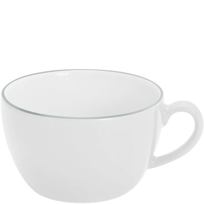 Eine schlichte, weiße Keramiktasse mit rundem Rand und ergonomischem Griff. Die Tasse hat eine glatte Oberfläche und ist in einem minimalistischen Design gehalten. Sie steht auf einem neutralen Hintergrund und wirkt elegant und zeitlos. Ideal für Kaffee, Tee oder andere Getränke.