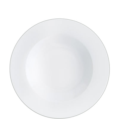 Eine runde, weiße Schale aus Porzellan, die auf einem hellen Hintergrund platziert ist. Die Schale hat eine glatte Oberfläche und einen dezenten Rand. Sie ist leer und zeigt keine weiteren Verzierungen oder Farben.