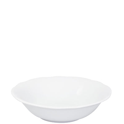 Eine weiße, flache Schale mit leicht gewelltem Rand, die auf einem neutralen Hintergrund steht. Die Schale hat eine glatte Oberfläche und ist in einer einfachen, klassischen Form gestaltet. Sie eignet sich ideal für Salate, Pasta oder Desserts.