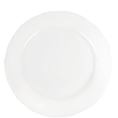 Ein runder, flacher Teller aus weißem Porzellan mit einem leicht gewellten Rand. Die Oberfläche des Tellers ist glatt und unbeschichtet, ohne Dekor oder Muster. Er ist auf einem neutralen Hintergrund platziert, was die Schlichtheit des Designs hervorhebt. Der Teller eignet sich für verschiedene Anlässe und kann für die Präsentation von Speisen verwendet werden.