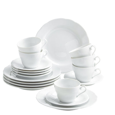 Stapel von weißen Geschirrsets, bestehend aus Tassen, Untertassen und Tellern. Im Vordergrund befinden sich drei Tassen mit passenden Untertassen, während im Hintergrund zwei zusätzlich gestapelte Tassen sowie mehrere größere Teller sichtbar sind. Das gesamte Geschirr hat ein elegantes, schlichtes Design ohne Muster.