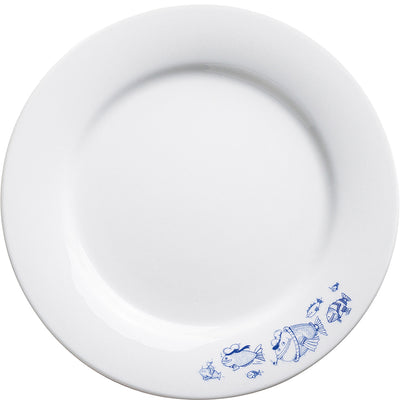 Ein runder, weißer Teller mit einer blauen Illustration von Fischen und Meeresmotiven am Rand. Der Teller hat eine glatte Oberfläche und vermittelt eine schlichte, elegante Optik. Die Zeichnungen sind kindlich und lebhaft gestaltet, was dem Teller einen spielerischen Charakter verleiht. Ideal für Kindergerichte oder maritime Anlässe.