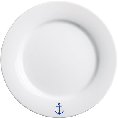 Ein runder, weißer Teller aus Porzellan mit einem blauen Anker-Symbol an der Unterseite. Der Teller hat einen schlichten, eleganten Design und eignet sich sowohl für den Alltag als auch für besondere Anlässe. Der Fokus liegt auf der klaren Form und der dekorativen Skulptur, die maritime Motive verkörpert.