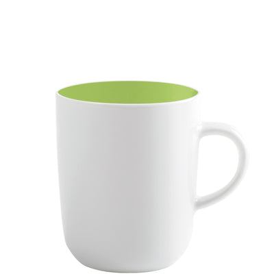 Ein zylindrischer Kaffeebecher mit Henkel. Die Außenseite ist weiß und die Becherinnenseite ist hellgrün.