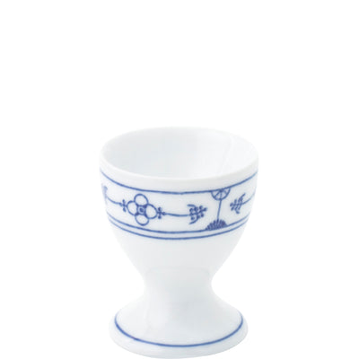 Ein klassischer Eierbecher aus weißem Porzellan mit blauer Dekoration. Der Becher hat eine runde, schalenartige Oberseite und eine schmale, stabile Basis. Das florale Muster umfasst verschiedene kleine Blumen und ornamentale Elemente, die den Becher elegant ergänzen. Ideal für das Servieren von weichgekochten Eiern beim Frühstück.