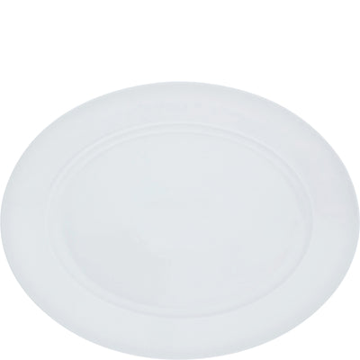 Ein runder, weißer Teller mit einem schlichten Design. Der Teller hat eine glatte Oberfläche und einen leicht erhöhten Rand. Er ist aus Keramik oder Porzellan gefertigt und eignet sich für die Präsentation von Speisen bei Tisch. Der Hintergrund ist neutral und hebt den Teller hervor.