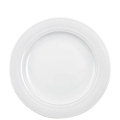 Ein runder, flacher Teller aus weißem Porzellan mit einem dezenten, strukturierten Rand. Der Teller ist unbenutzt und hat eine glatte Oberfläche, die das Licht reflektiert. Der Hintergrund ist neutral, wodurch der Fokus auf dem Teller liegt.