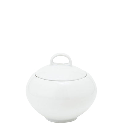 Eine weiße, runde Porzellanbox mit einem passenden Deckel. Die Box hat eine glatte Oberfläche und einen kleinen, runden Griff auf dem Deckel. Sie ist elegant und schlicht im Design, ideal für die Aufbewahrung von kleinen Gegenständen oder als dekoratives Element in einem Raum.