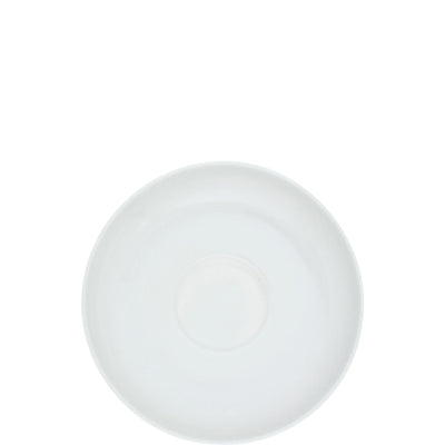 Weiße, runde Untertasse auf einem neutralen Hintergrund. Die Untertasse hat eine glatte Oberfläche und einen leichten Rand. Sie wirkt schlicht und modern, ideal für verschiedene Tischgedecke.