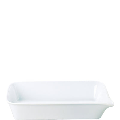 Ein rechteckiges, flaches Geschirr aus weißem Porzellan mit leicht abgerundeten Kanten. Das Gefäß hat eine klare Form und eignet sich für das Servieren von Beilagen oder kleinen Vorspeisen. Der Hintergrund ist einheitlich weiß, wodurch das Geschirr gut zur Geltung kommt.