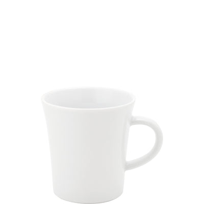 Ein einfaches, elegantes weißes Kaffeebecher mit geradem Rand und einem stabilen Henkel. Der Becher steht auf einer neutralen Hintergrundfläche und ist innen glatt und glänzend. Ideal für Heißgetränke wie Kaffee oder Tee.