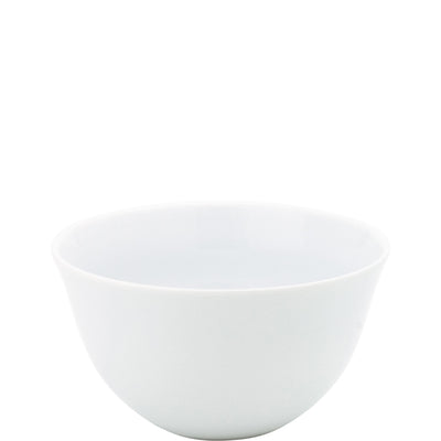 Weiße Keramikschale mit breiter Öffnung und sanften, abgerundeten Kanten. Die Schale hat eine glatte, glänzende Oberfläche und ist auf einem weißen Hintergrund platziert. Sie eignet sich vielseitig für die Präsentation von Speisen oder als Dekorationsobjekt.