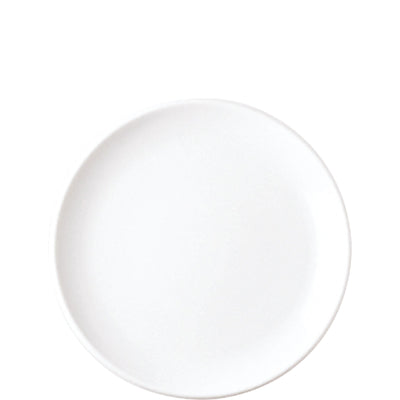 Ein einfaches, elegantes, rundes, weißes Teller ohne Dekoration, auf einem einfarbigen Hintergrund. Der Teller hat keine spezifischen Muster oder Farben und ist mittig im Bild platziert.