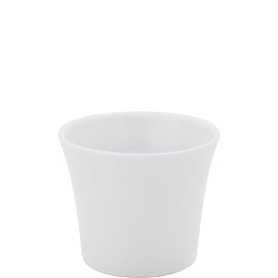 Ein schlichter, weißer Blumentopf aus Keramik mit leicht trichterförmigem Design. Der Topf hat eine glatte Oberfläche und eine runde Öffnung. Er eignet sich ideal für kleine Pflanzen oder als dekoratives Element in der Wohnung.