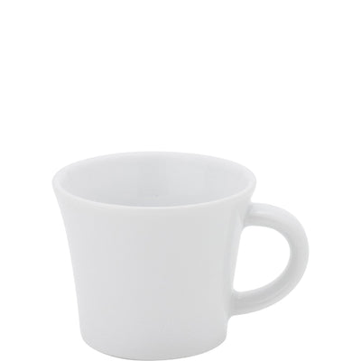 Ein schlichtes, weißes Kaffeetässchen mit geradem Rand und einem stabilen Henkel. Die Oberfläche des Täßchens ist glatt und glänzend, ideal für Heißgetränke wie Kaffee oder Tee. Der Fuß des Täßchens ist leicht verengt, was ihm eine elegante Form verleiht. Die innere Fläche ist ebenfalls weiß und einladend.