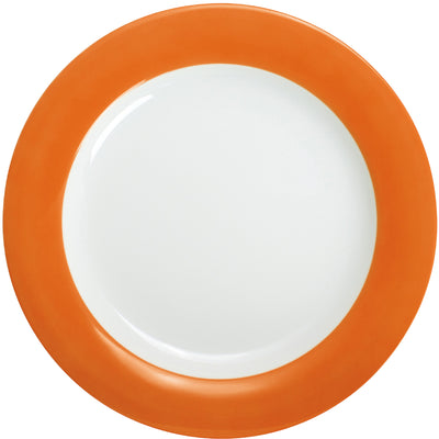 Ein flacher Teller mit einem weißen Innenteil und einem breiten, leuchtend orangefarbenen Rand. Der Teller ist von oben fotografiert und wirkt modern und schlicht.