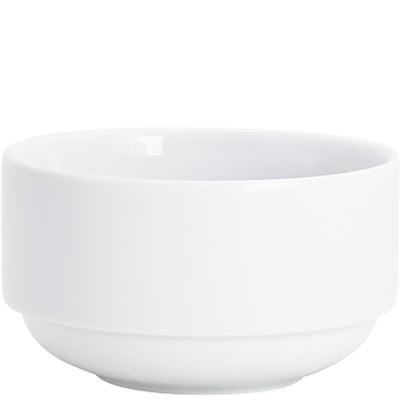 Eine schlichte, weiße Keramiktasse mit breitem Rand und flachem Boden. Die Tasse hat eine glatte Oberfläche und ist perfekt für Snacks oder kleine Portionen. Der minimalistische Stil macht sie vielseitig einsetzbar, sowohl im Alltag als auch bei besonderen Anlässen. Die Innenseite ist ebenfalls weiß und reflektiert das Licht, wodurch ein eleganter Eindruck entsteht.